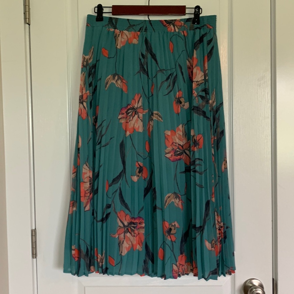Floral Pleated Skirt